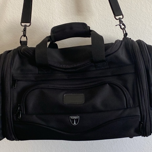 TravelPro Flight Pro 2 Black Black Expandable Duffel Bag NWOT - Picture 4 of 12